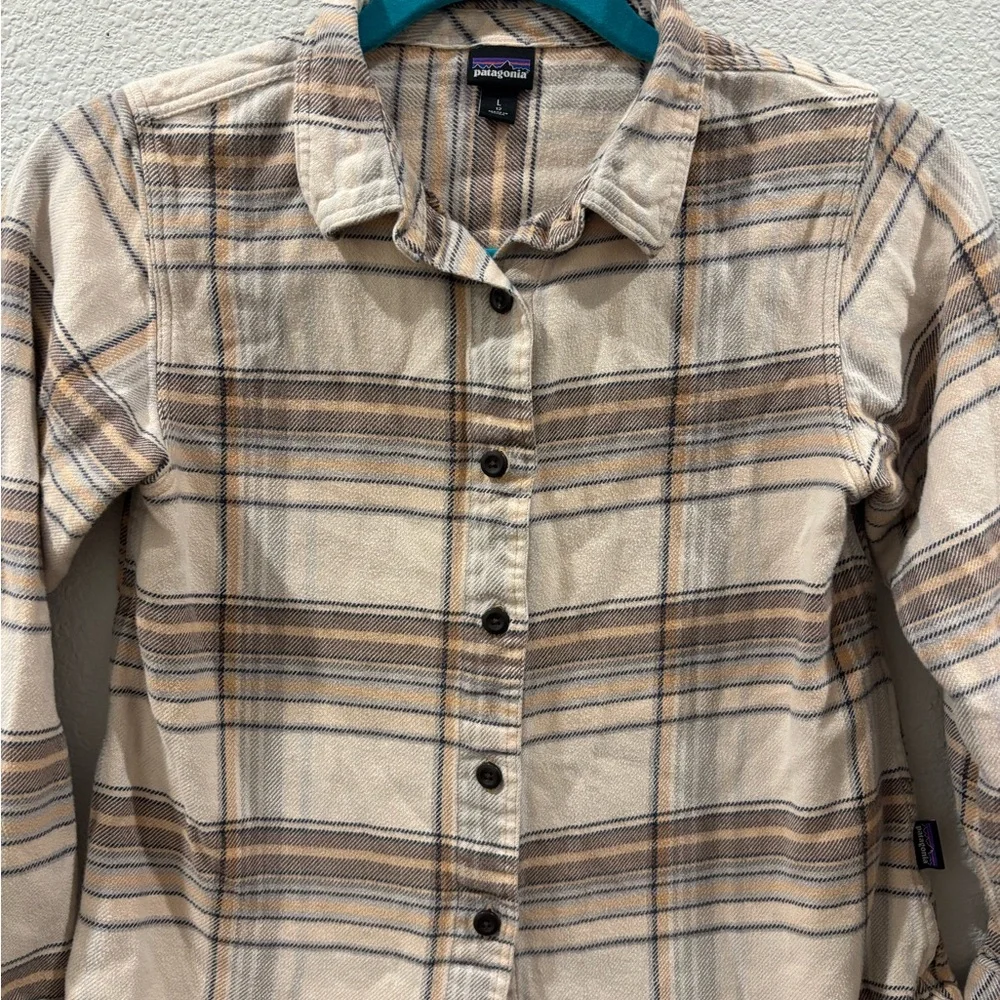 Patagonia Striped Shirt in Beige and Blue flannel used good conditions - Picture 1 of 9